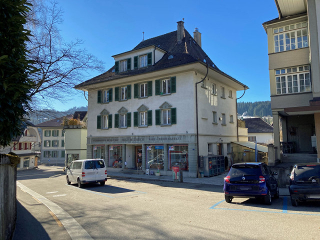 Langnau, Wohn- und Geschäftshaus