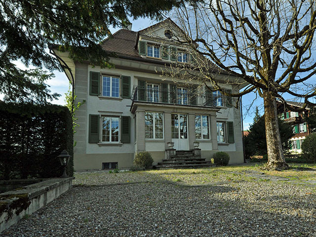 Humbert Immobilien | 12,5 Zimmer Villa mit Baulandreserve, Langnau
